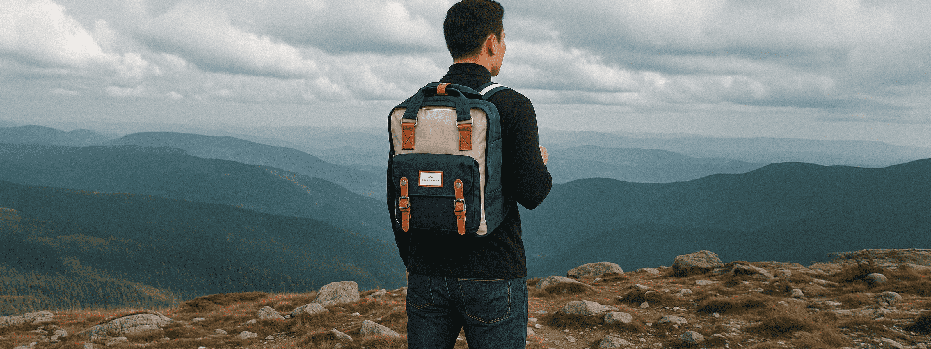Dougnut navy and beige backpack